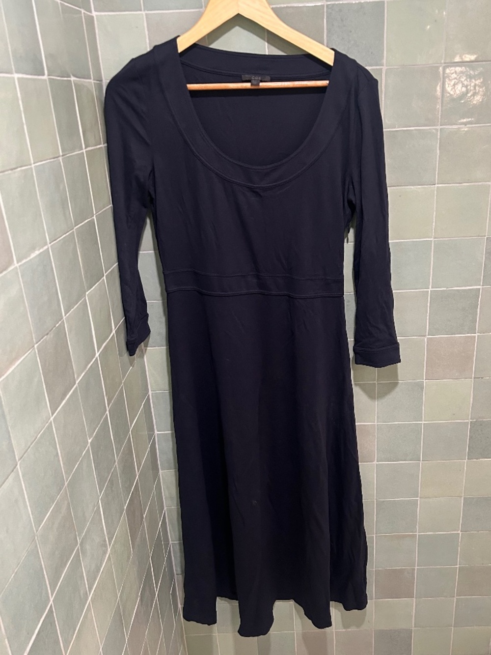 COS / Navy Scoop Neck Midi Dress / 3/4 sleeves with scoop neck line / Size M